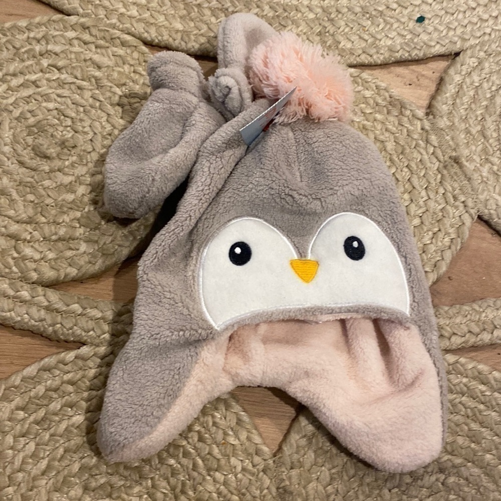 Penguin hat and gloves NWT 0/6m